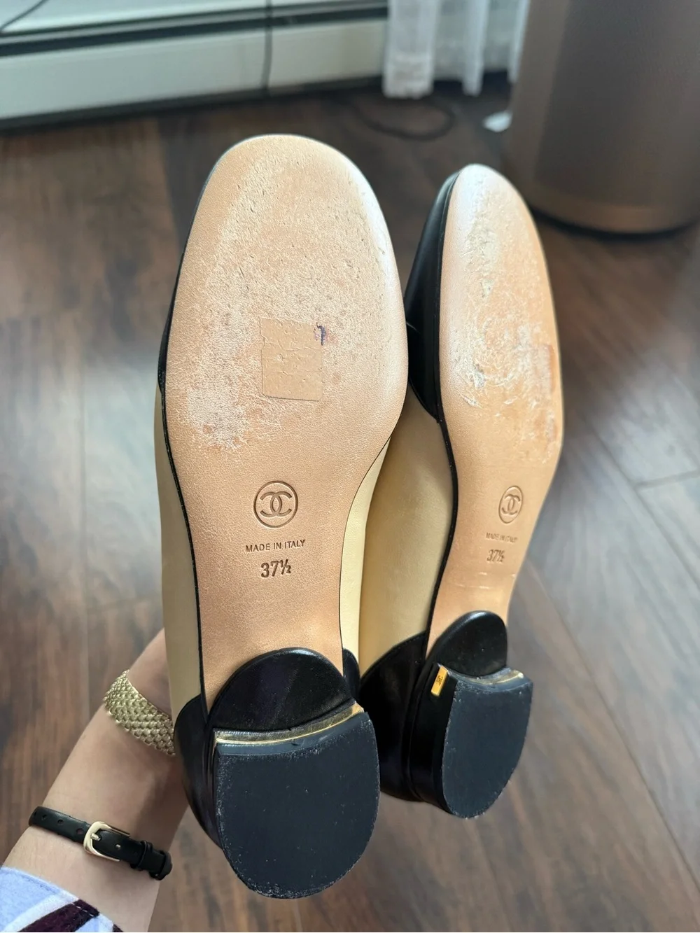 CHANEL Beige and Black Leather Two-Tone Ballet Flats